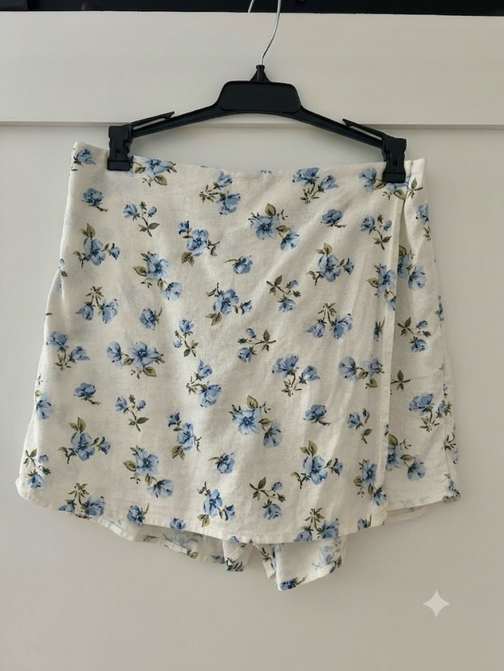 Old Navy Floral Linen Blend Mini Skort